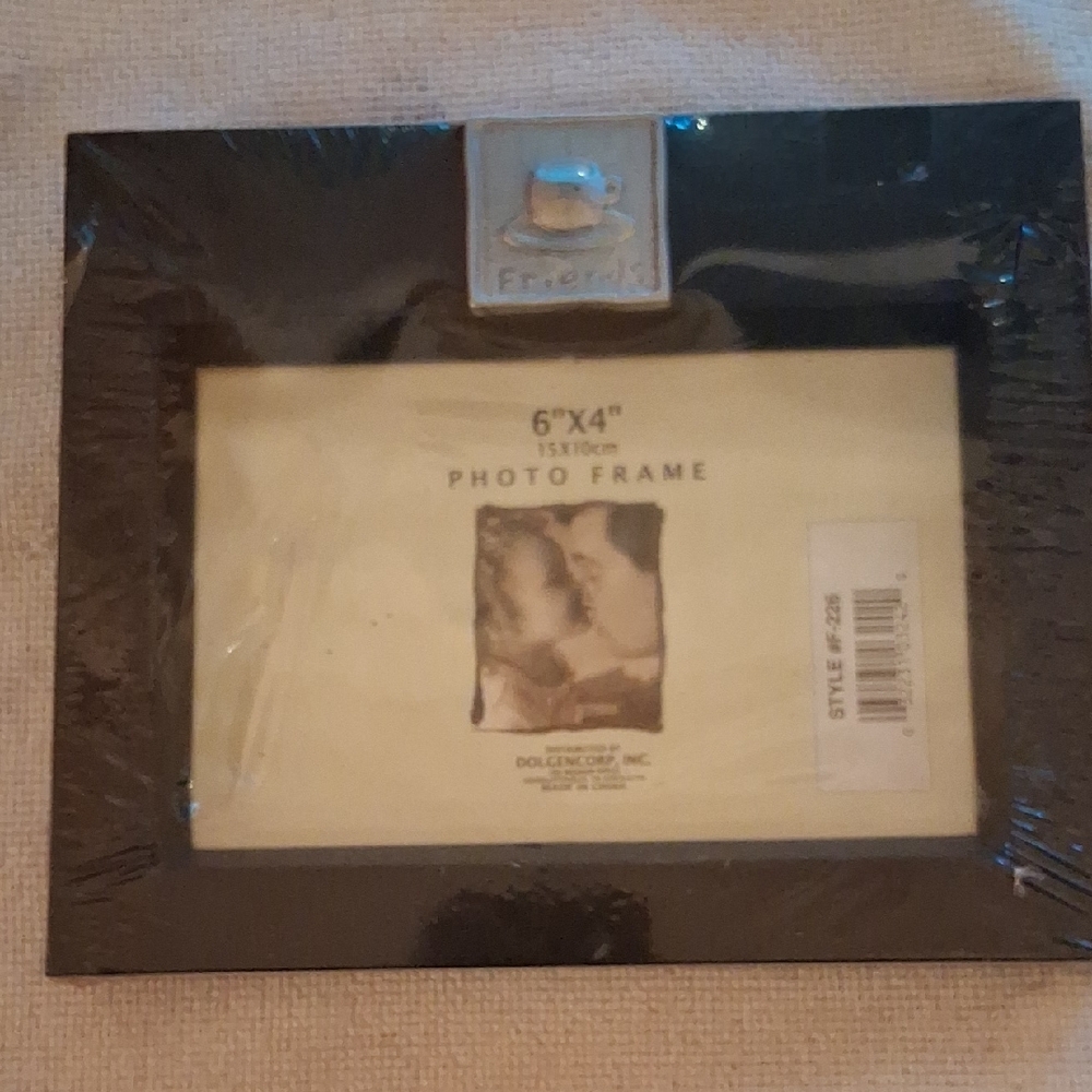 Black 6x4 Photo Frame with Friends Plaque